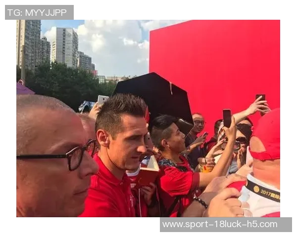 昔日多特搭档重聚哈兰德与贝林合影引发回忆老铁情谊再现