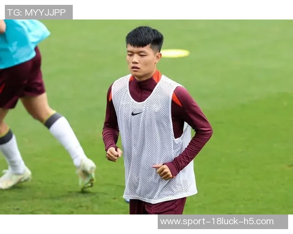 海港官方宣布签约20岁右后卫杨希助力U23国足未来发展